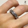 Anello a veretta in oro bianco e diamanti